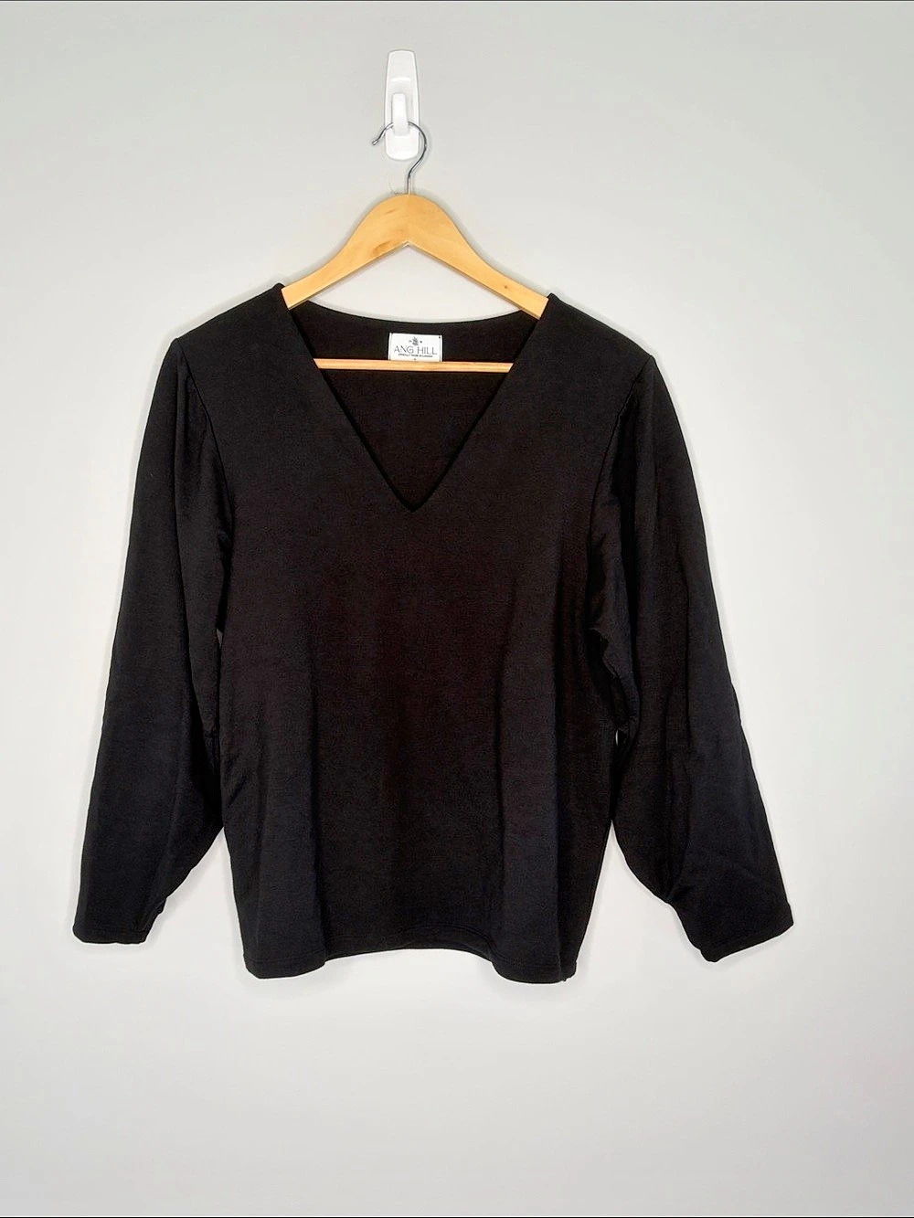 ANG HILL Bennie Bamboo V-Neck T-Shirt Black Long Sleeve Large